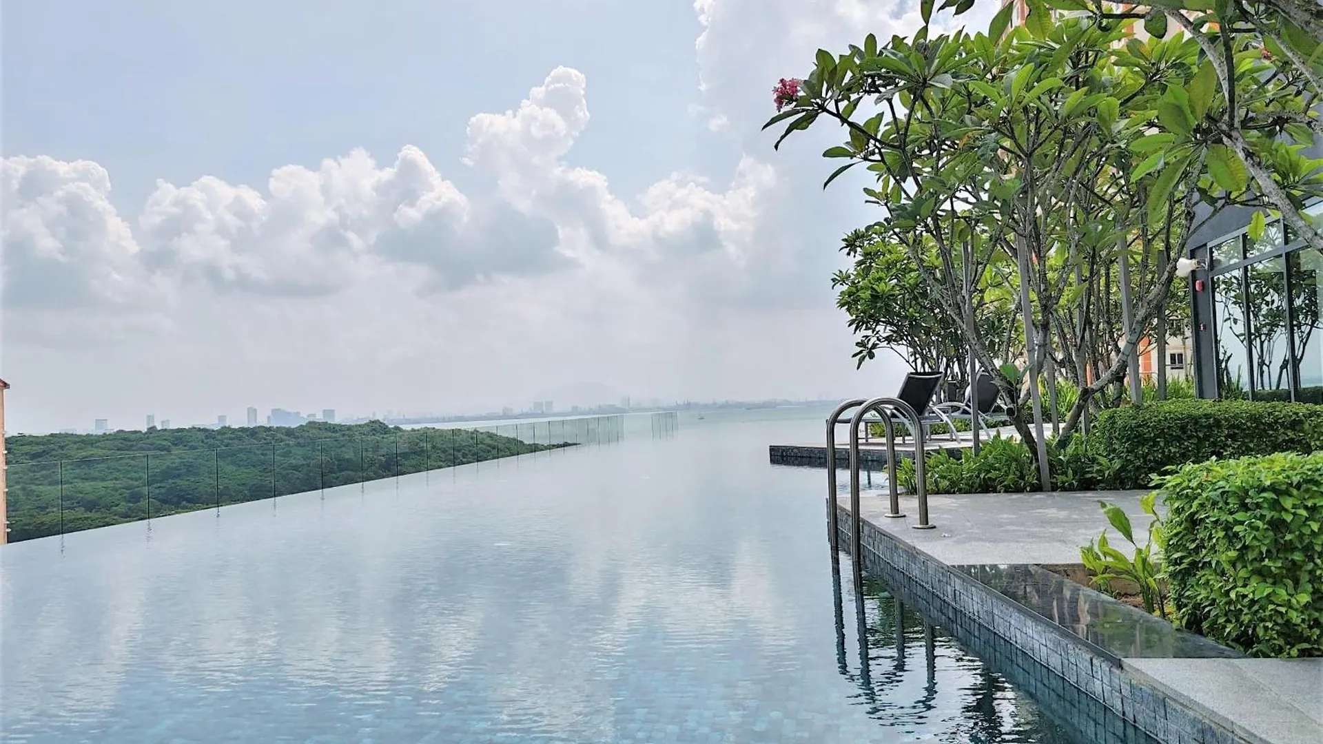 Apartment Luxurious Modern Suite At Urban Suites Georgetown By Superstay Jelutong